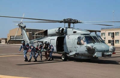 The PLA support base in Djibouti conducts a joint medical evacuation exercise with the EU 456 Task Force, Dec. 1, 2018. (Photo by Zhang Qingbao)
